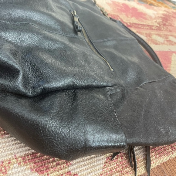 Beautiful large black leather Liebeskind bag with fringe on the front. - Picture 5 of 5